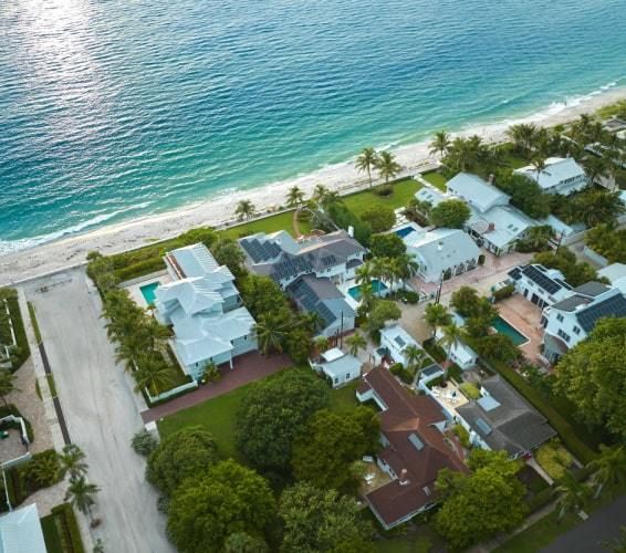 Houses on the shore in Jupiter, Florida